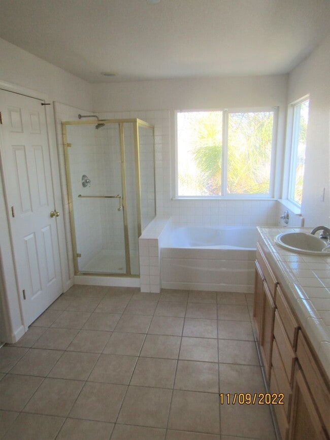Building Photo - Beautiful Home Near Golf course!! Brand ne...