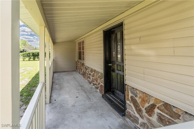 Building Photo - 2352 Sunnyview Dr
