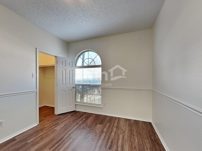 Building Photo - 6711 Flamewood Dr
