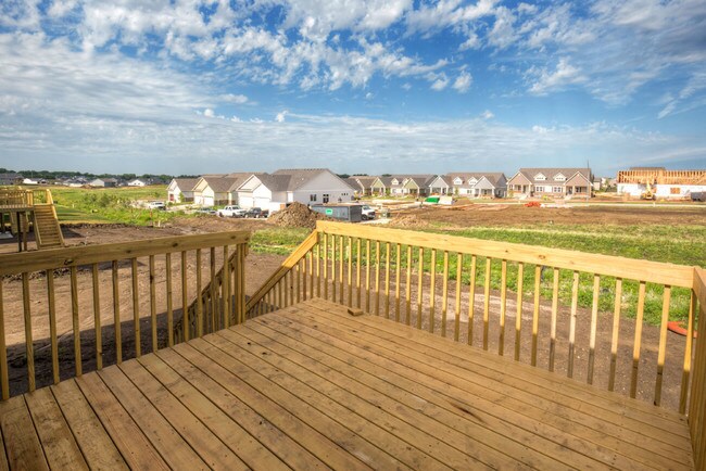 deck - 615 SE Tallgrass Ln