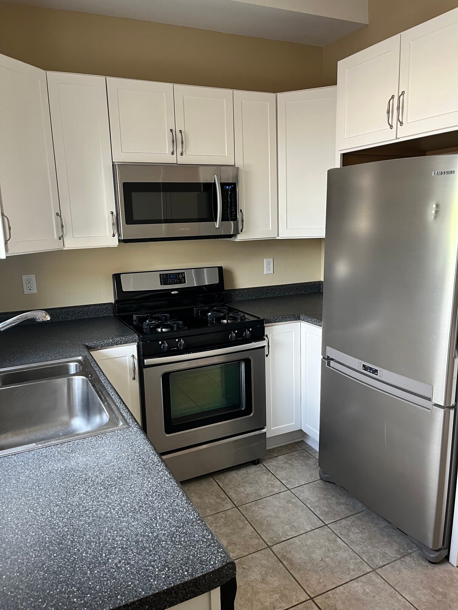 Kitchen 1 - 912 Clinton St