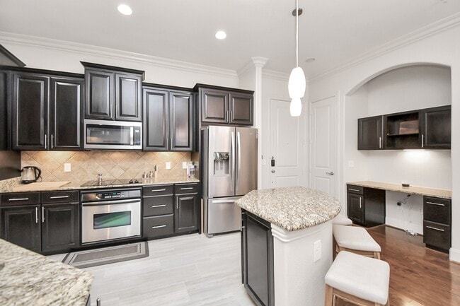 Building Photo - 2120 Kipling St