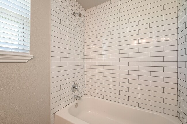 Building Photo - 1547 Garden Rd