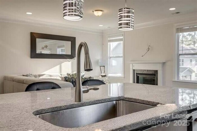 Building Photo - 6299 Artigas Dr