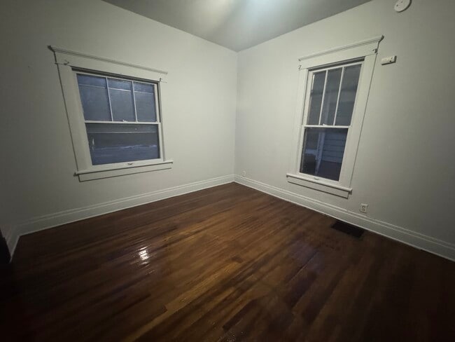 Building Photo - 102 Kentucky-