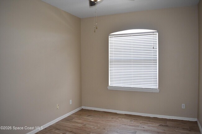 Building Photo - 1040 Venetian Dr