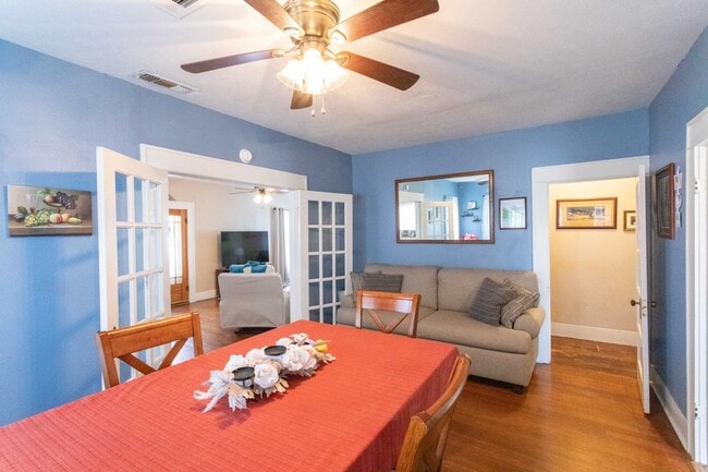 Building Photo - Spacious Home ready for a new family!