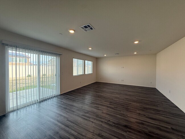 Building Photo - West Lancaster 4 bedroom!