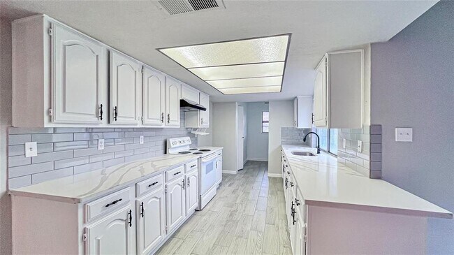 Building Photo - 16822 Macleish Dr