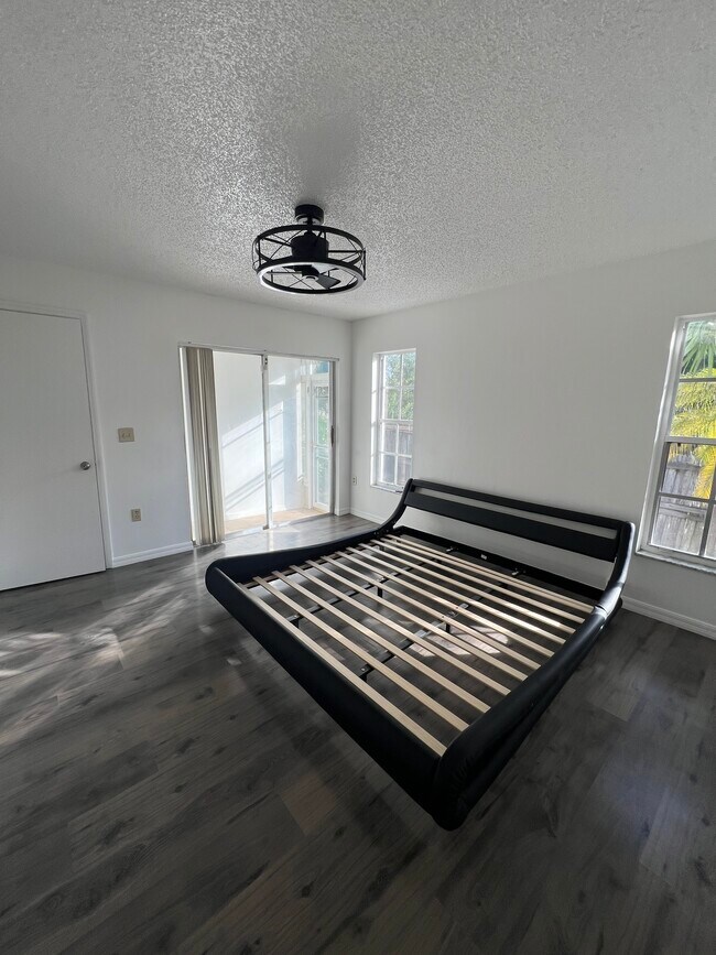 Building Photo - 667 Lake Dexter Cir