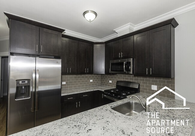 Building Photo - 2346 W Grand Ave