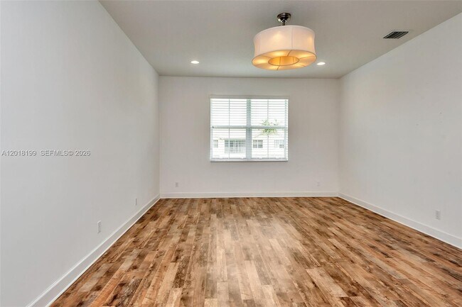 Building Photo - 22954 Clear Echo Dr