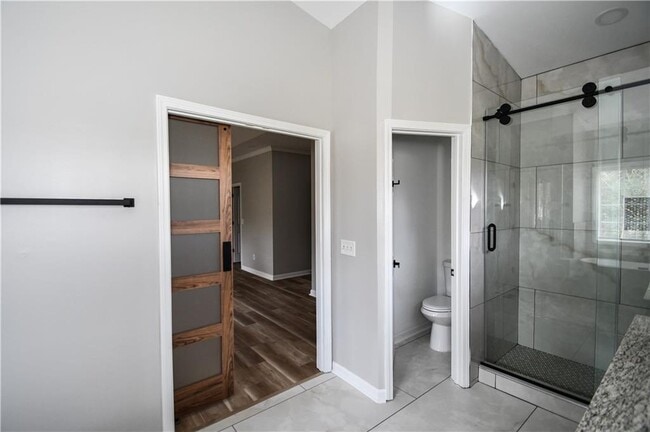 Building Photo - 3338 Sims St