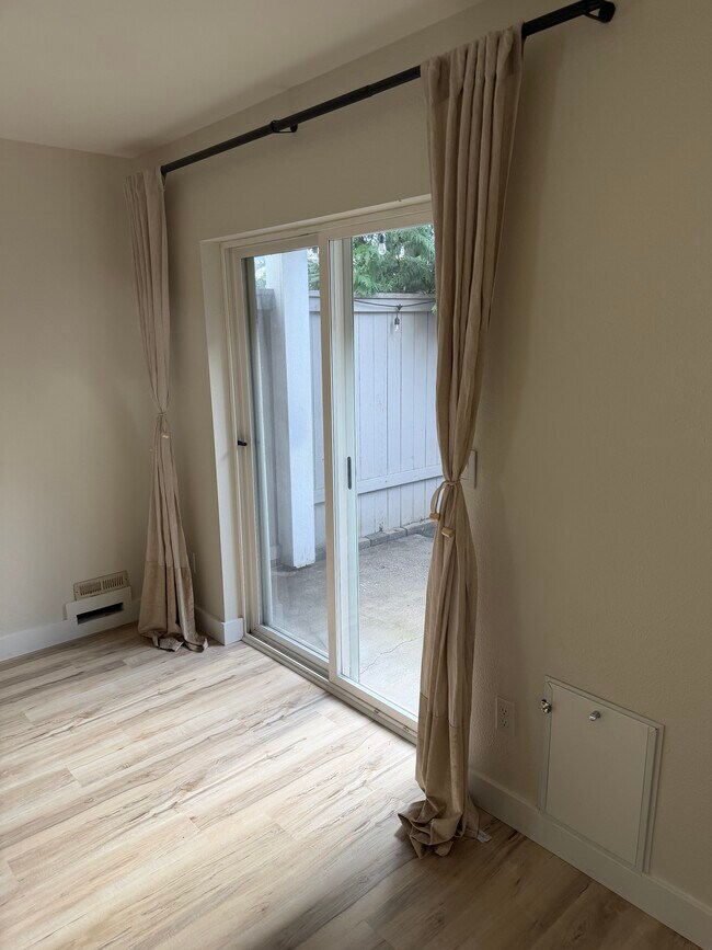 Building Photo - 4656 N Pearl St