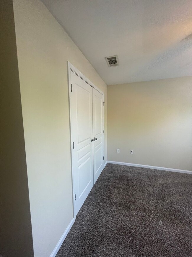 Building Photo - 17-1713 J&amp;S