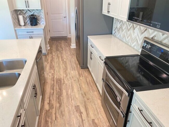Building Photo - Beautiful 4 Bedroom Home in Amazing Wesley...