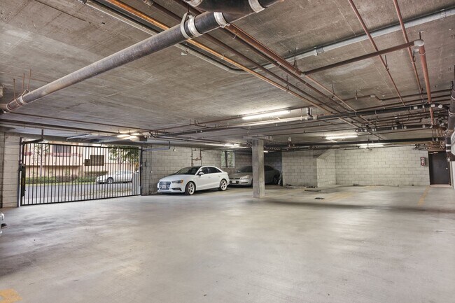 Building Photo - Newly Remodeled 2 Bed, 2 Bath Apartment in Valley Village!