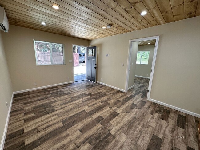 Building Photo - 54078 Pine Crest Ave