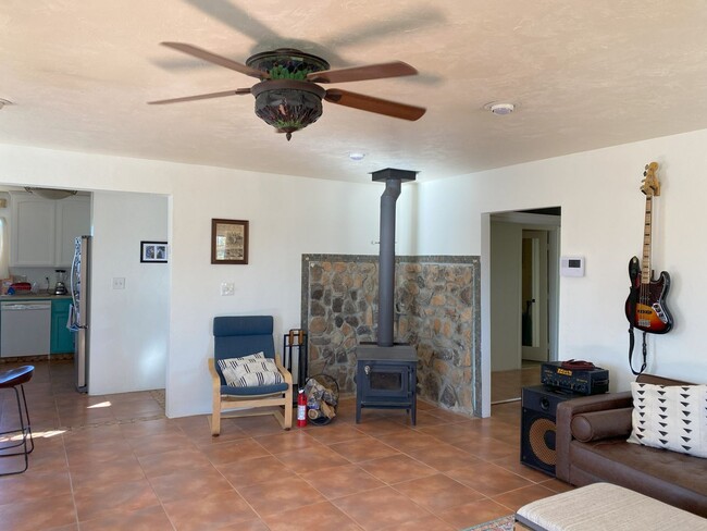 Building Photo - Charming 3-Bedroom Home for Rent in Lander...