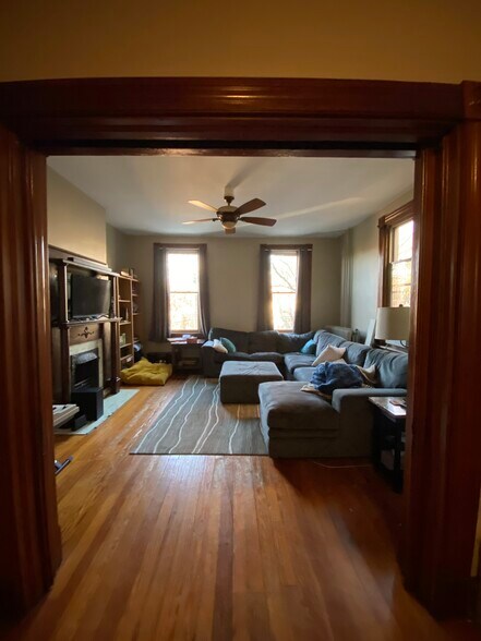 Building Photo - 133 Parker St