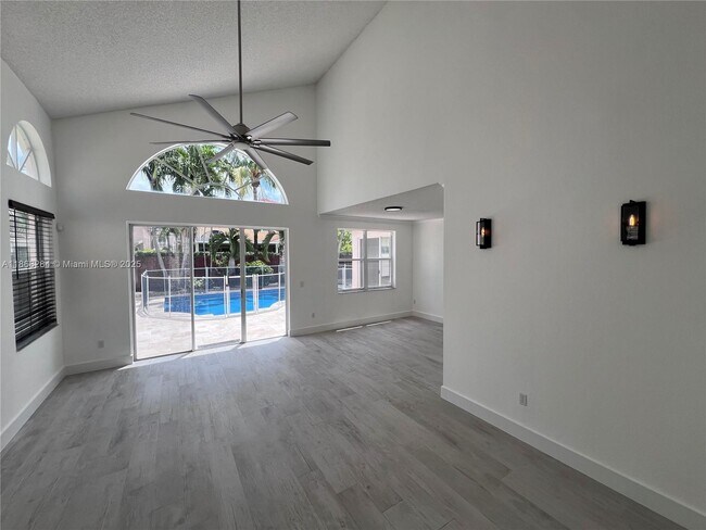 Building Photo - 725 NW 156th Ave
