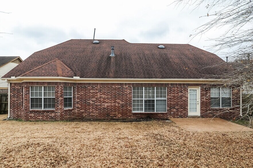 Building Photo - 10222 Green Moss Dr N