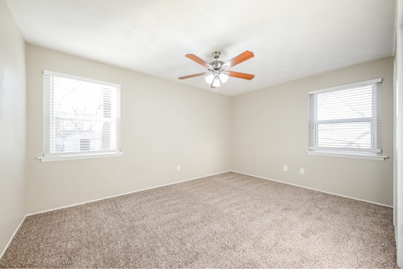 Building Photo - 3004 Albany Dr