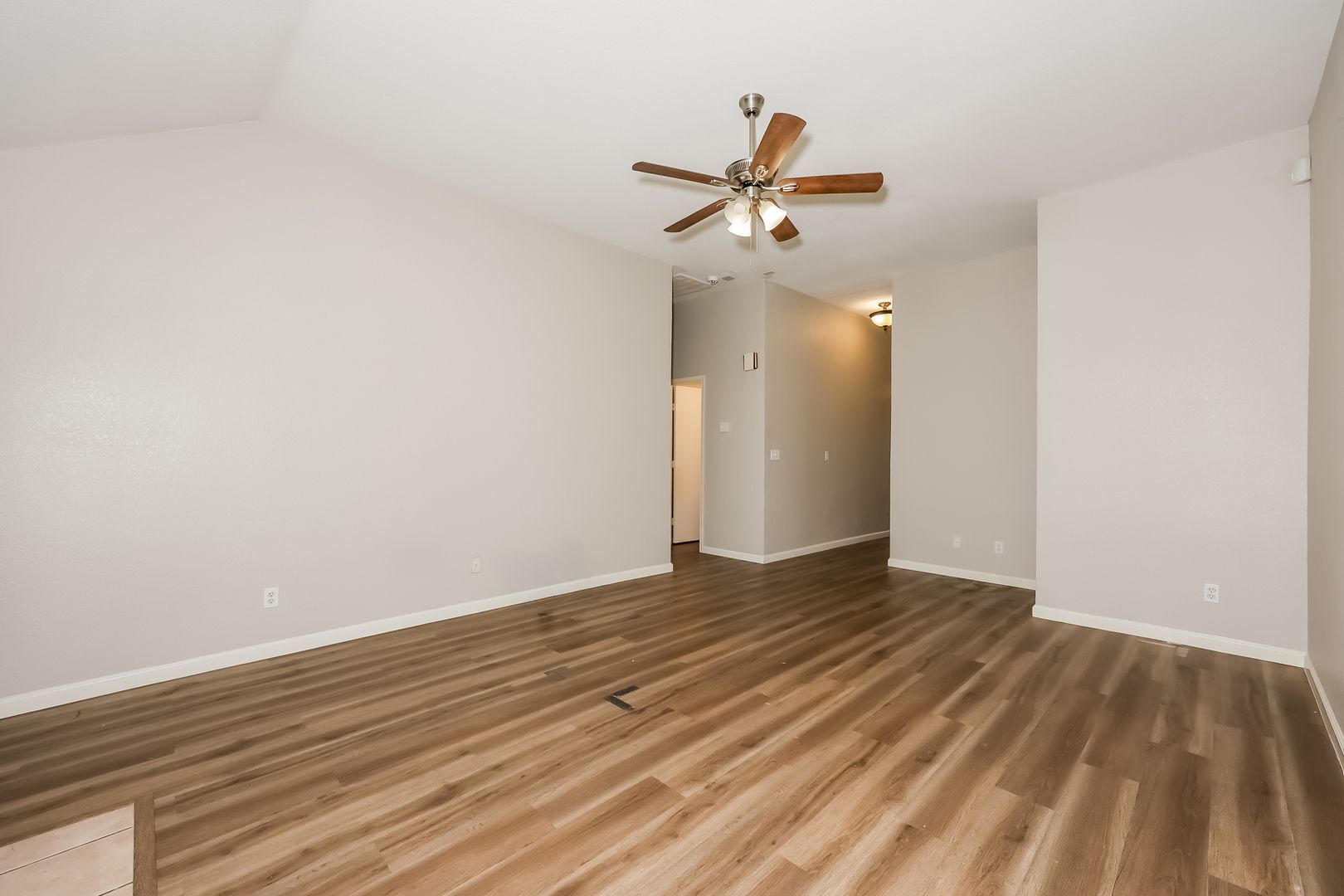 Building Photo - 321 Meadow Park Dr