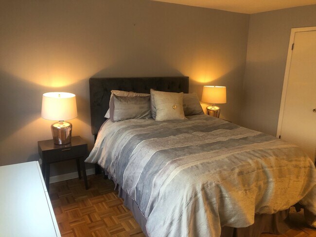 Building Photo - 6820 W Raven St