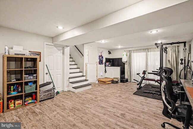 Building Photo - 7409 Lake Dr