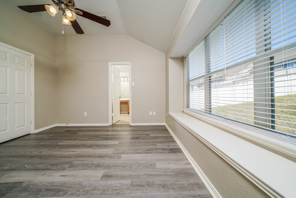 Building Photo - 409 Creekview Dr