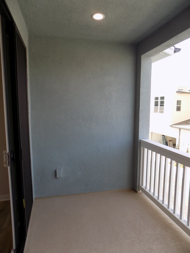 Building Photo - Beautiful 1 Bedroom 1 Bath Condo in Ranch ...