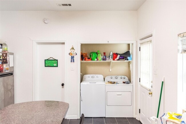 Building Photo - 3410 Speedway