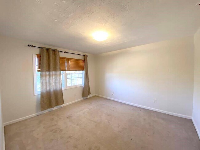 Building Photo - 306 Kennesaw Ave