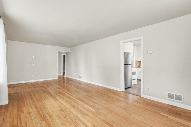 Building Photo - Great Home ready now Great Neighborhood!