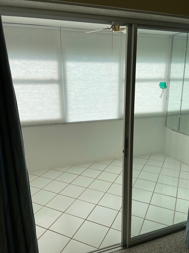 Building Photo - 4750 Cove Cir