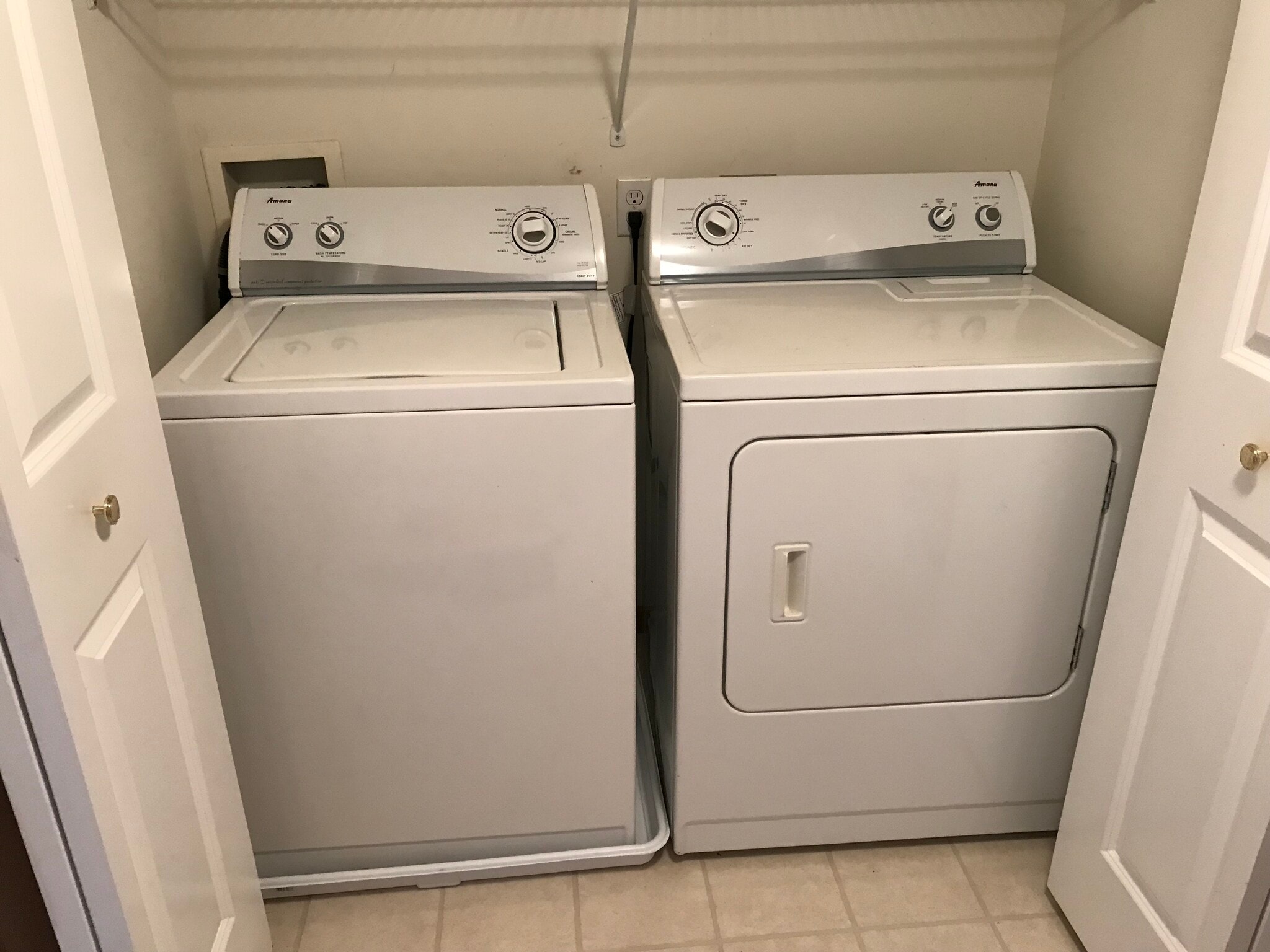 Laundry Closet: W&D NOT Supplied - 747 2nd St NE
