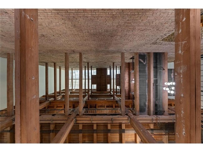 Building Photo - 400 N 1st St