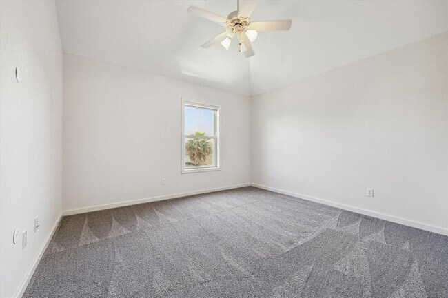 Building Photo - 5512 Val Verde St