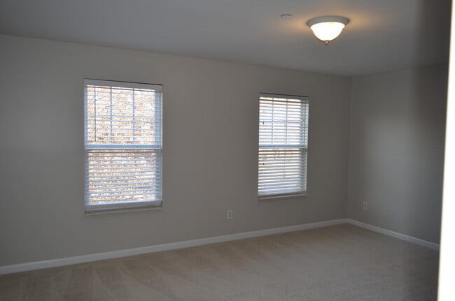 Building Photo - 1401 Peppermint Ln