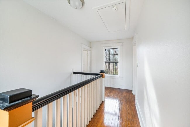 Building Photo - 228 Newcomb Dr