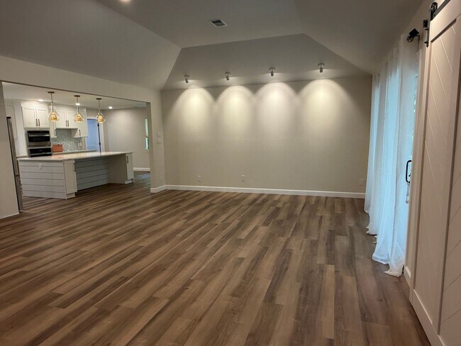 Building Photo - Stunning Remodeled One-Story Home - Port Royal Plantation