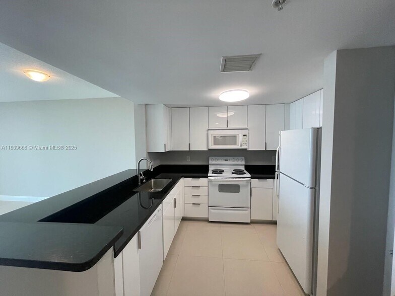Building Photo - 1250 S Miami Ave