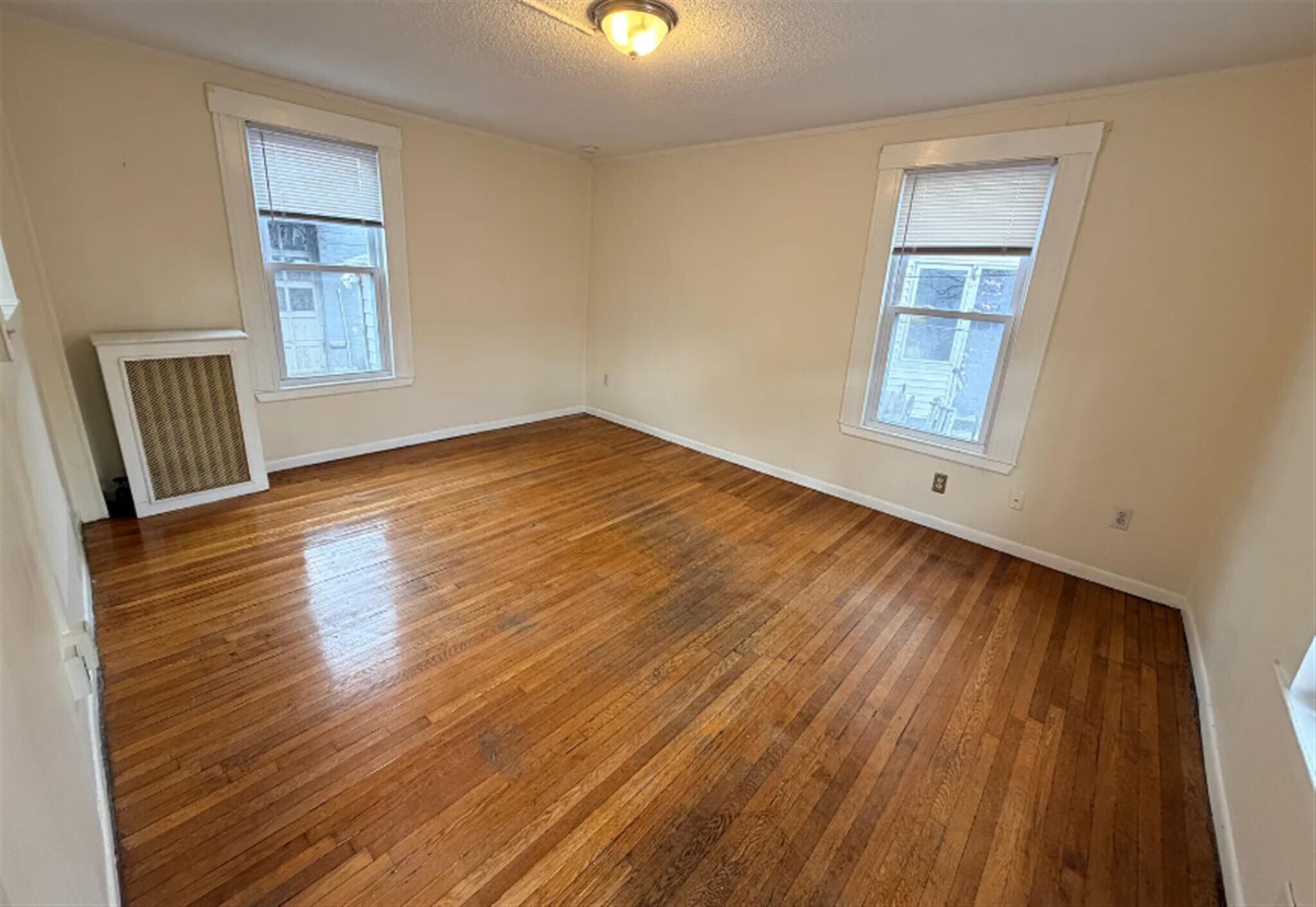 Building Photo - 158 Holland St