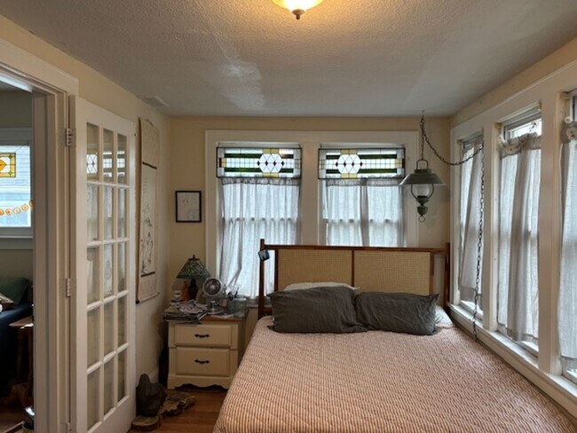 Building Photo - 2739 Buchanan St NE