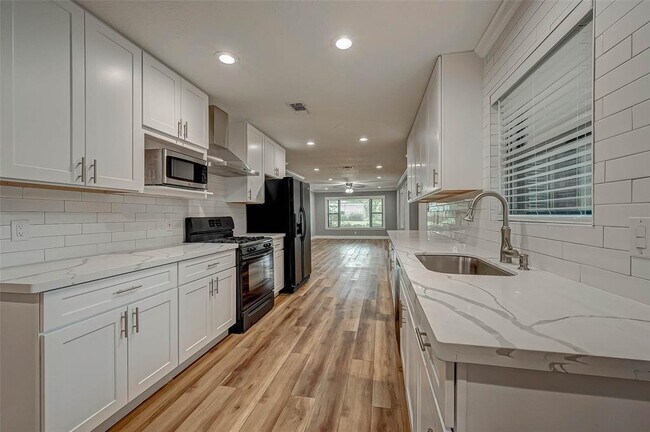 Building Photo - 4038 Cheena Dr