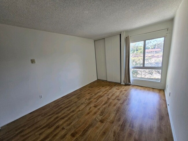 Building Photo - Culver city Condo for rent minutes to down...