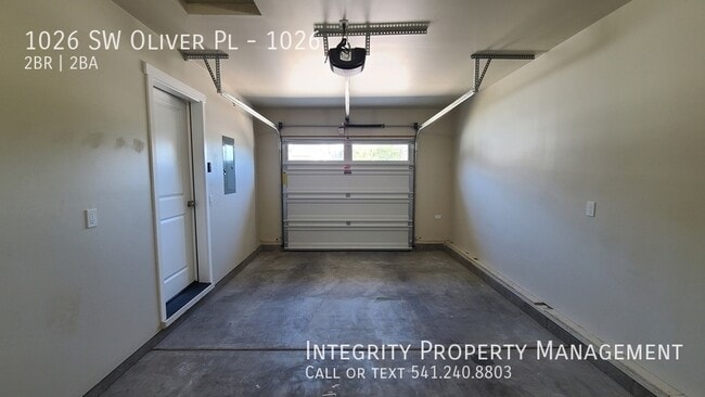 Building Photo - 1026 SW Oliver Pl
