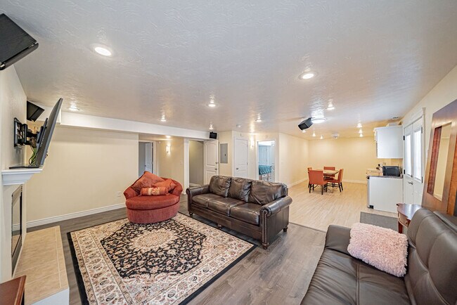 Building Photo - 3660.5 Merlin Dr