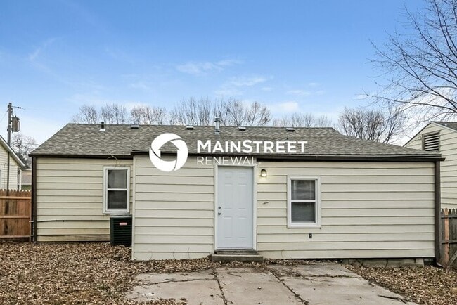 Building Photo - 3 Bedroom Pet-Friendly Home in Leavenworth, KS with Main Street Renewal